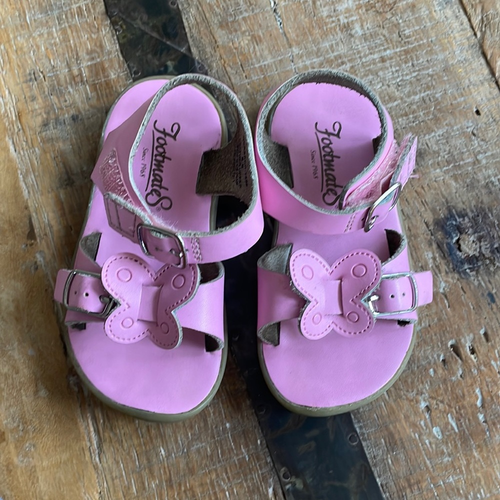 Size 6 Footmates Sandals